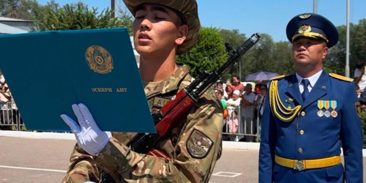 «Әскерге жолдама» ұтып алған жаркенттік азамат Алматыда Отанға адал болуға ант берді