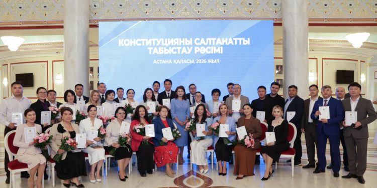 Астанада Президент атынан жаңа Конституцияның арнайы басылымы табысталды
