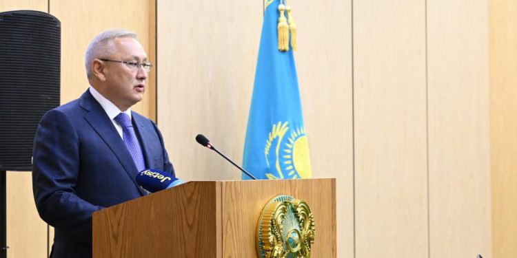 Бейбіт Исабаев: «Кадр ауысымдылығы небәрі 3%, яғни республика көлемінде Жетісуда кадр тұрақтылығы жоғары деңгейде сақталып отыр»