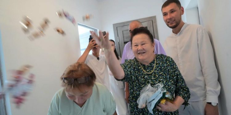 Талдықорғанда 100-ден астам отбасы апатты тұрғын үйлерден жаңа қонысқа көшті