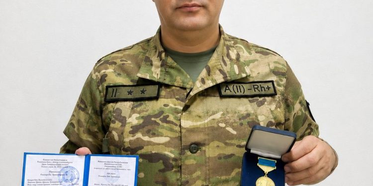 Жетісулық әскери журналист «Ақпарат саласының үздігі» төсбелгісімен марапатталды