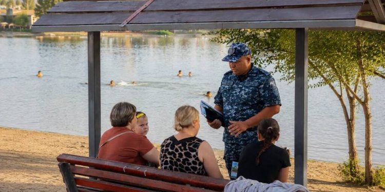 Полиция Талдыкоргана призвала жителей соблюдать чистоту и порядок на городском пляже