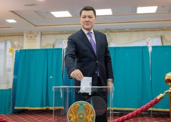 Ерлан Қарин Құрылтай сайлауында дауыс берді