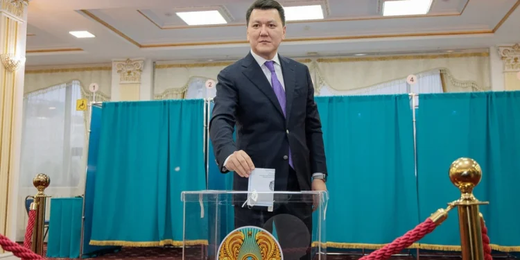 Ерлан Қарин Құрылтай сайлауында дауыс берді