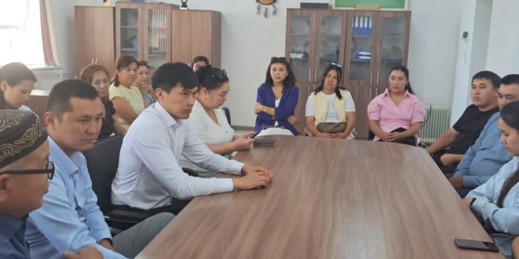 Батагөй ақсақалдар мен жастардың қатысуымен «Заң мен тәртіп» тақырыбында кездесу-кеңес өткізілді.  Кездесудің мақсаты – жастар арасында заң мен тәртіп қағидаттарын насихаттау, құқықтық мәдениетті қалыптастыру және аға буынның өмірлік тәжірибесі арқылы азаматтық жауапкершілікті арттыру. Іс-шара барысында батагөй ақсақалдар жастарға тағылымды әңгімелер айтып, заңды құрметтеу, қоғамдық тәртіпті сақтау, ұлттық құндылықтарды дәріптеу және елге адал қызмет етудің маңыздылығы жөнінде өз ойларымен бөлісті.