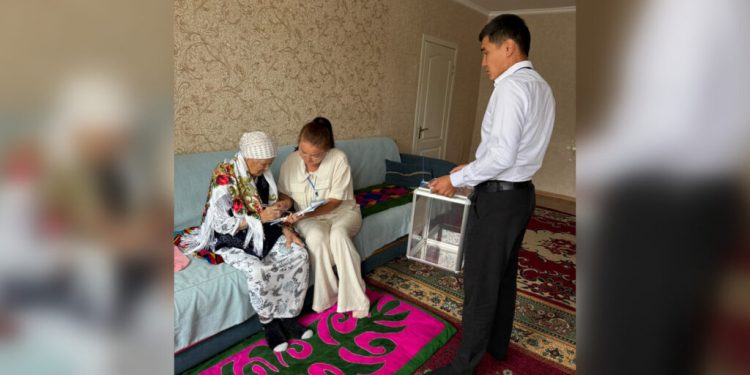 Жаркенттің 105 жастағы тұрғыны дауыс беруге қатысты