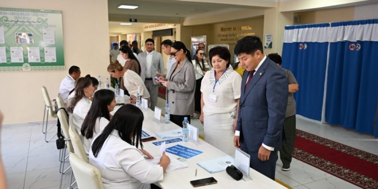 Қала әкімі Құрылтай депутаттарын сайлауда дауыс берді