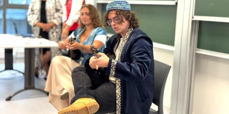 Бельгиялық студенттер «Кітап оқитын ұлт» жобасына қызығушылық танытты