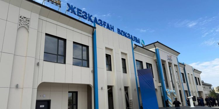 В области Ұлытау за один день открыли четыре железнодорожных вокзала